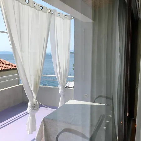 Leut Apartment *