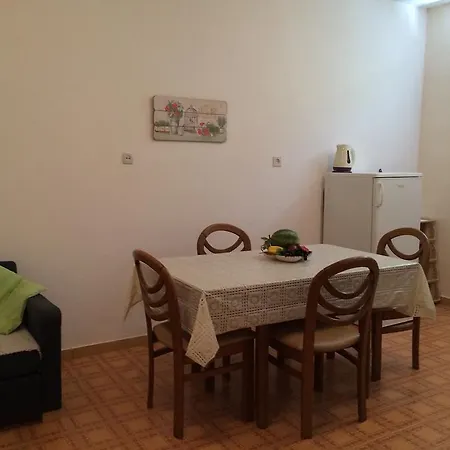 Leut Apartment Drašnice
