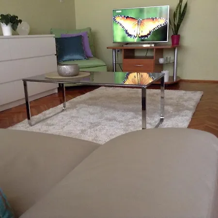 Leut Apartment *