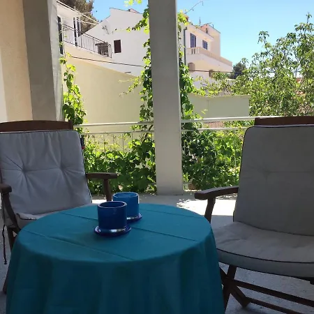 Leut Apartment