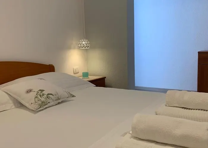 Leut Апартаменты Драшнице
