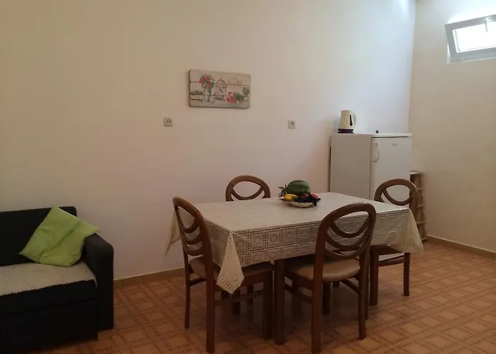 Leut Апартаменты Драшнице